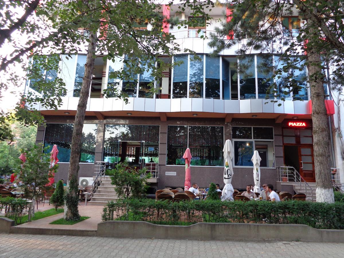 Hotel Piazza Peshkopi Luaran gambar