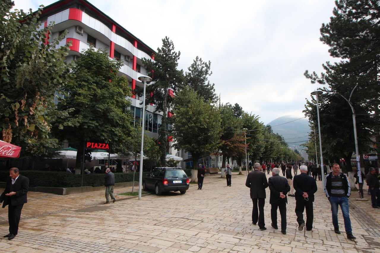 Hotel Piazza Peshkopi Luaran gambar