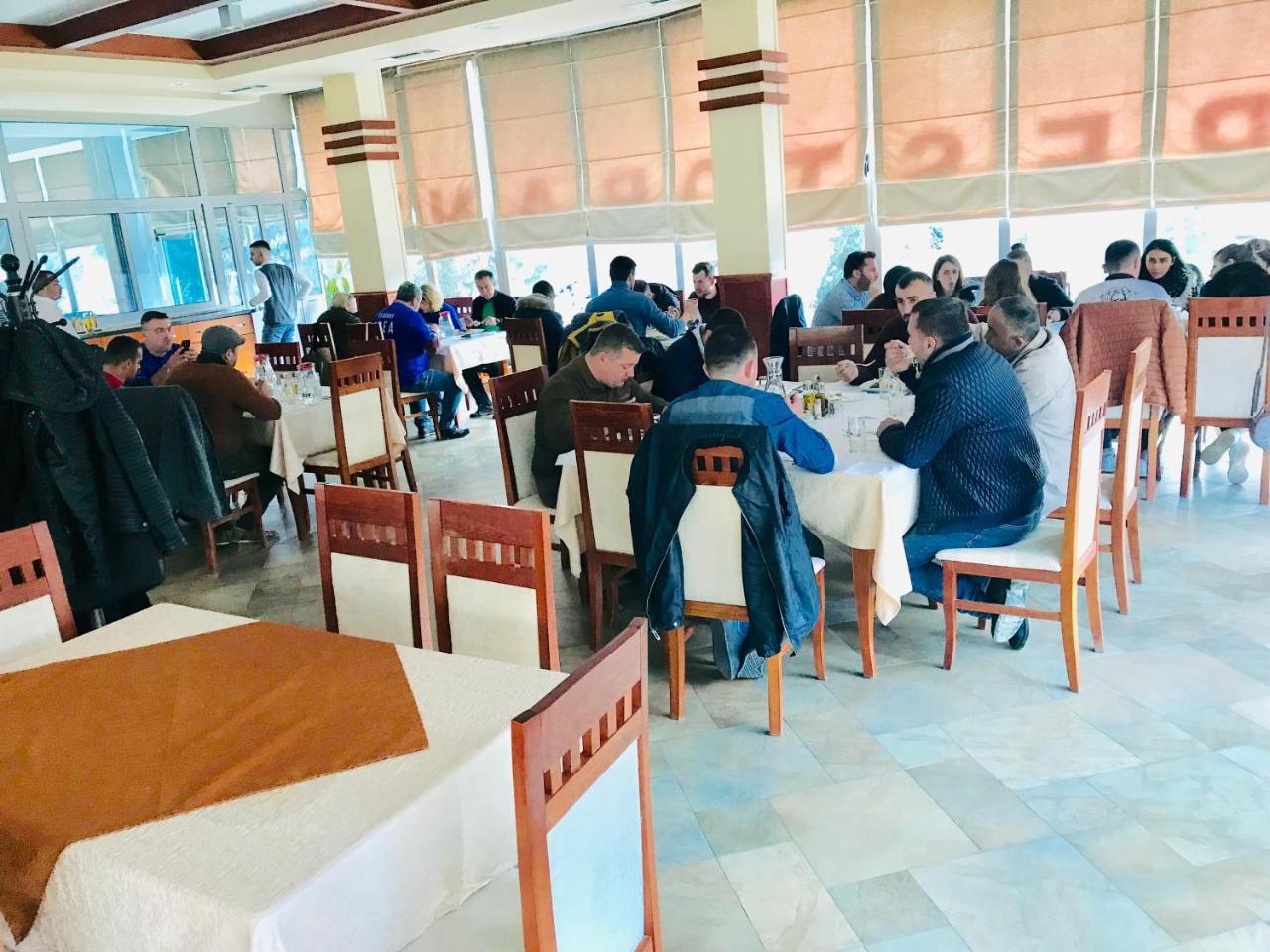 Hotel Piazza Peshkopi Luaran gambar